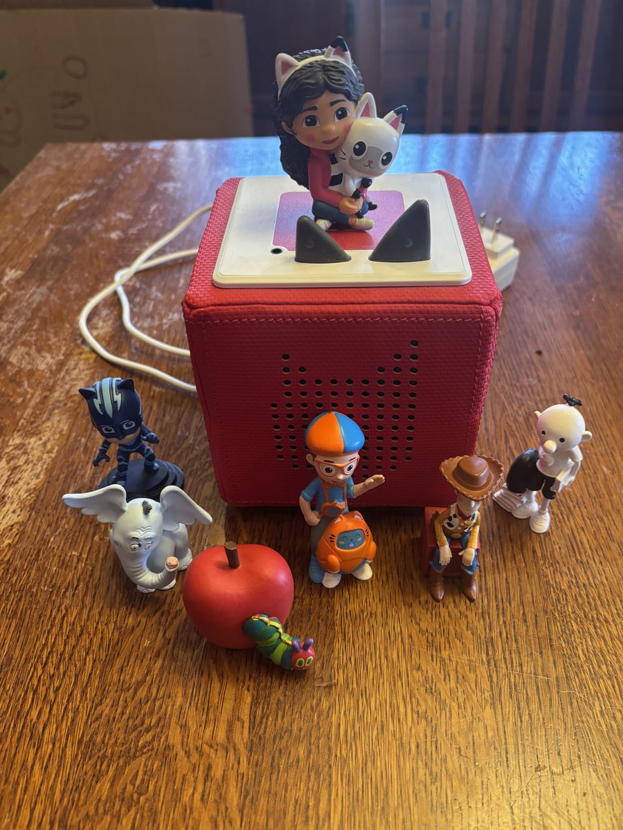 Tonie Box with 7 characters.