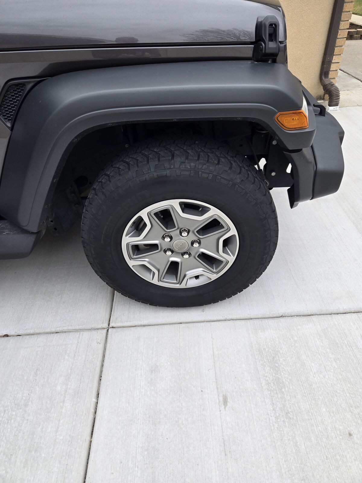 Jeep/Pathfinder All Terrain 265/70/17