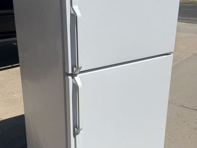 GE 18.2 Fridge and Freezer work awesome, super cold! $175 obo