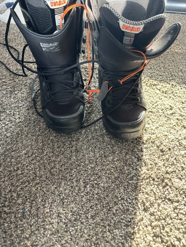 SNOWBOARD BOOTS SIZE 9