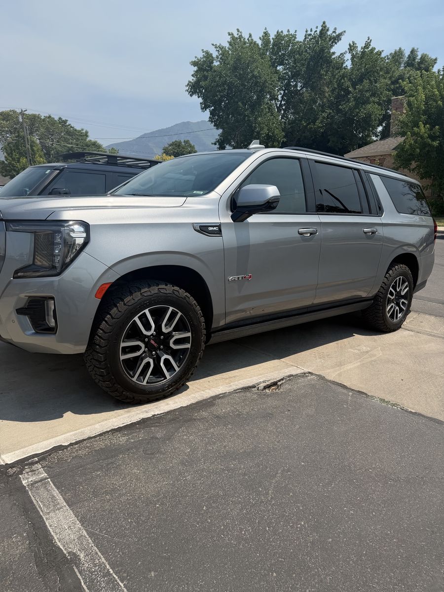 2023 GMC Yukon XL AT4