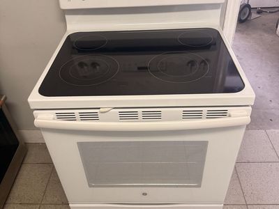 GE White Freestanding Electric Range with Smooth Glass Cooktop