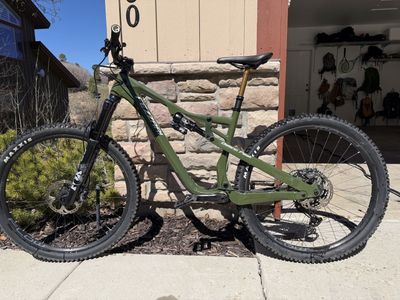 Fezzari Delano Peak Elite Mountain Bike (Like New)