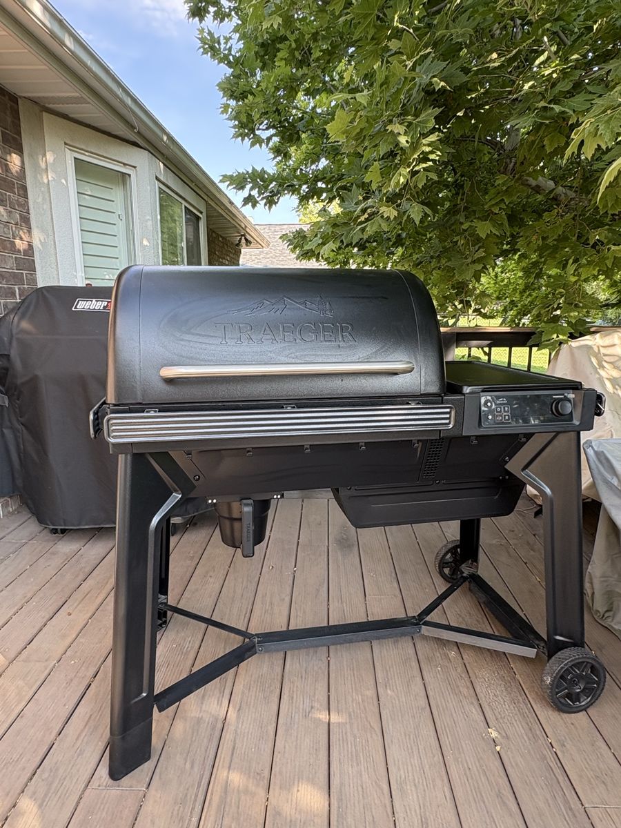 Traeger Woodbridge Pellet Smoker Grill - EZ-CLEAN, 1 Year Old