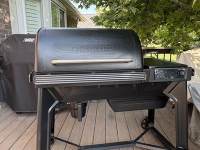 Traeger Woodbridge Pellet Smoker Grill - EZ-CLEAN, 1 Year Old