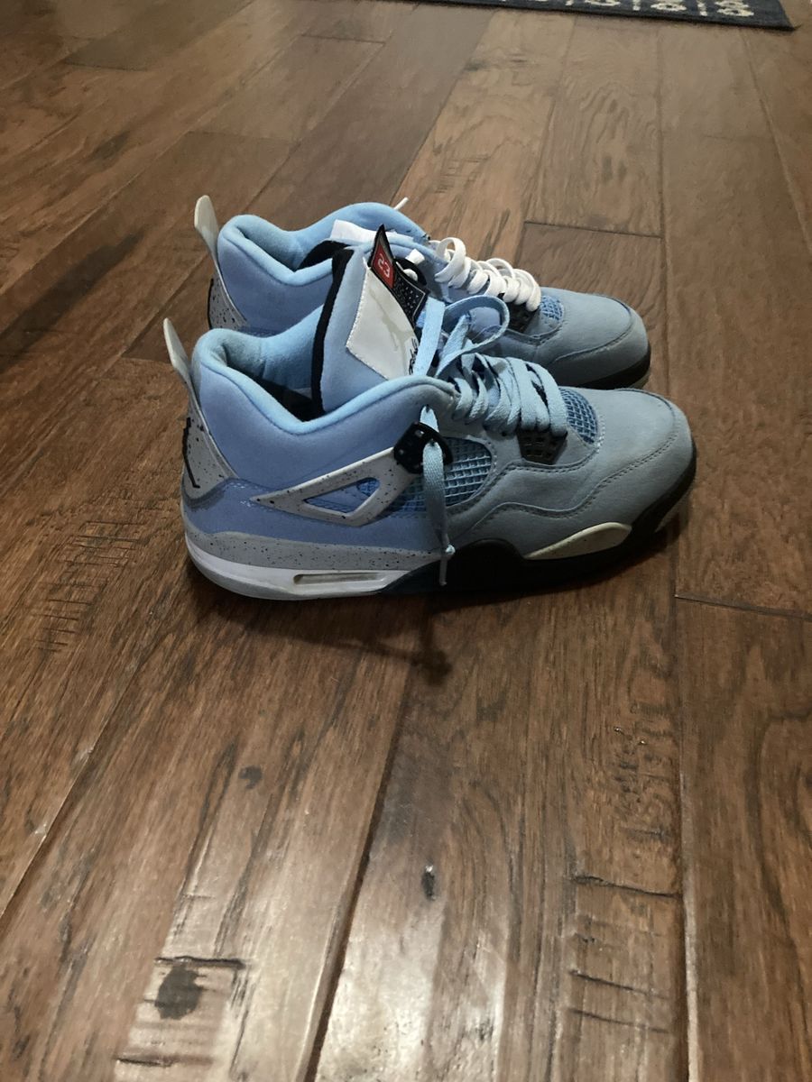 Jordan 4's University Blue Size 9.5
