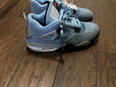 Jordan 4's University Blue Size 9.5