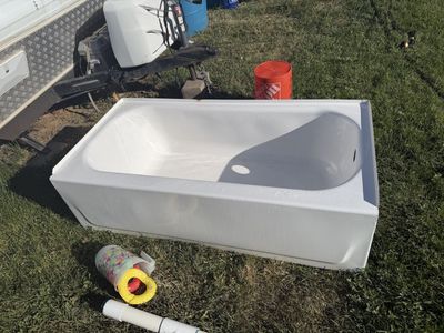 60” x 30” right handed drain bath tub