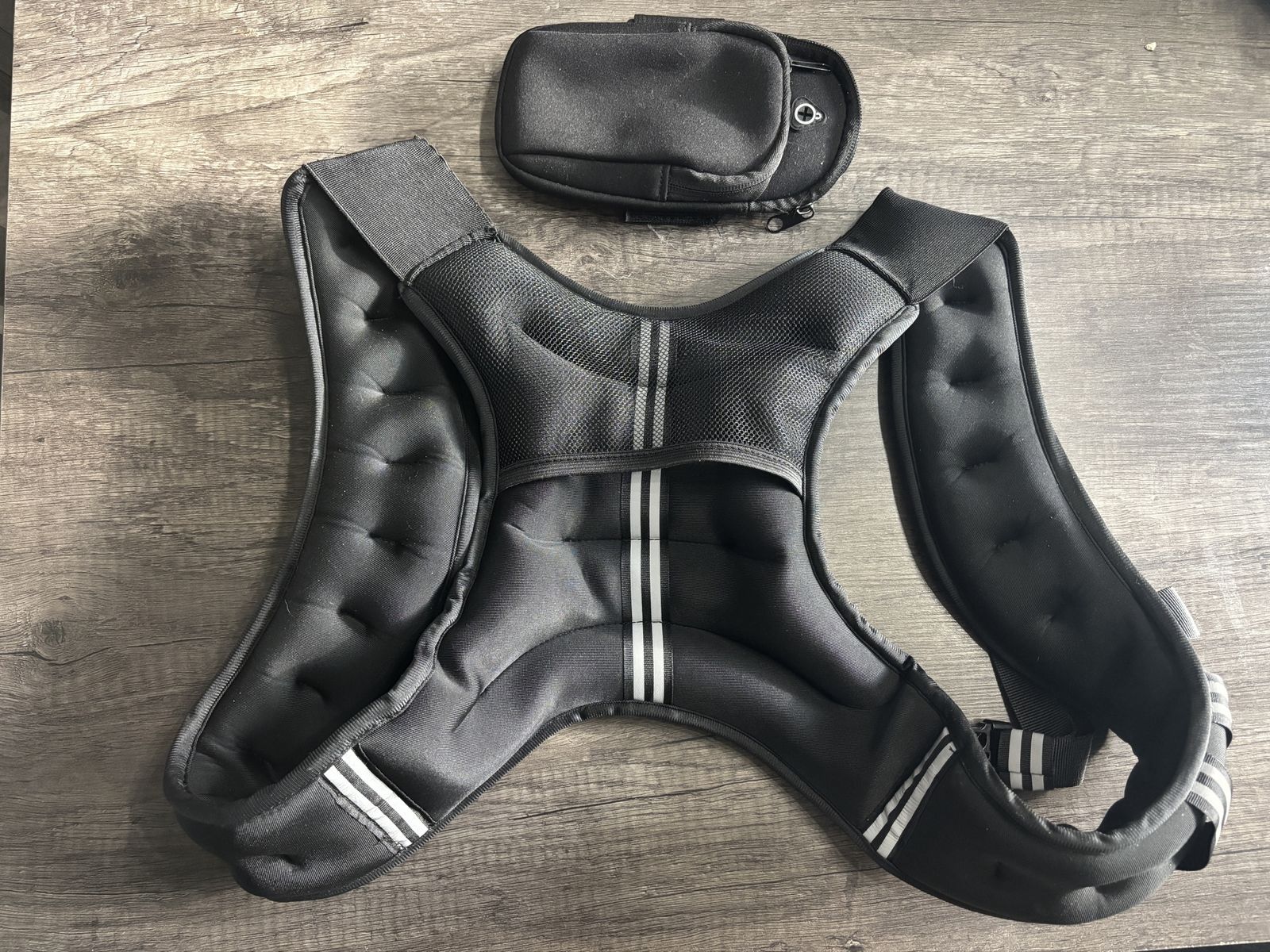 Weighted Workout Vest with Detachable Pouch and Reflective Stripes - Black