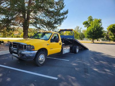 2003 Ford F-550 Super Duty Flatbed Tow Truck with Wheel Lift, Utility Box