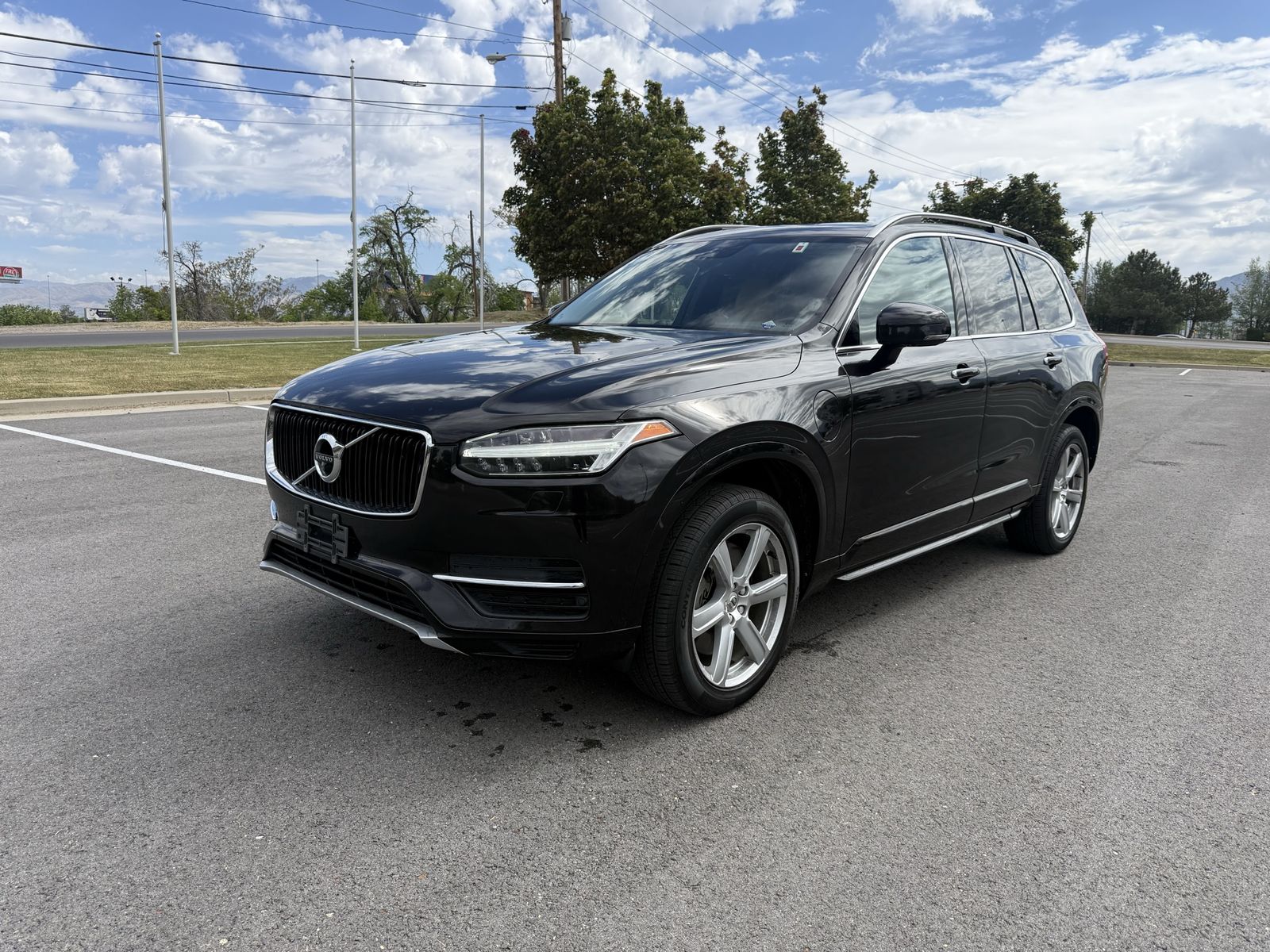 2016 Volvo XC90 T8 eAWD Momentum