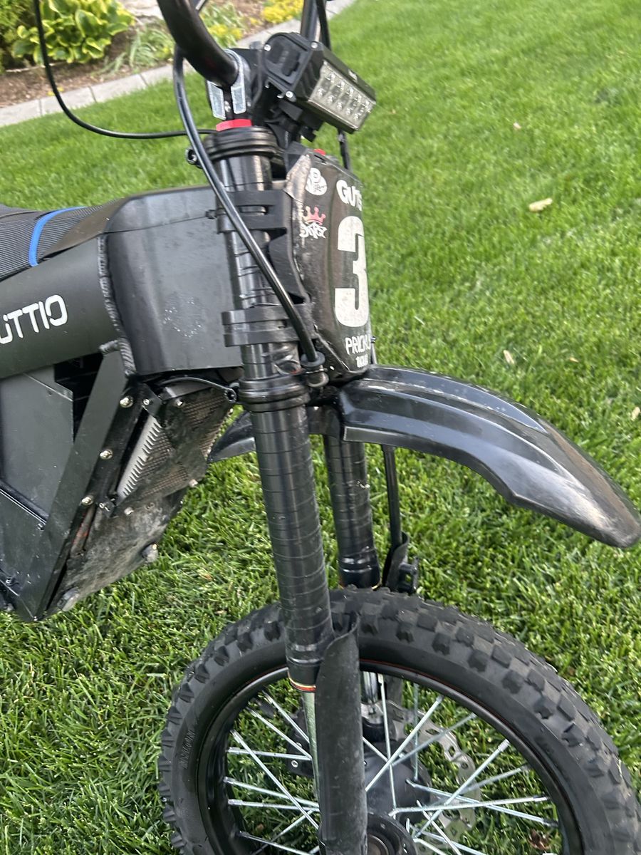 Tuttio with extra battery
