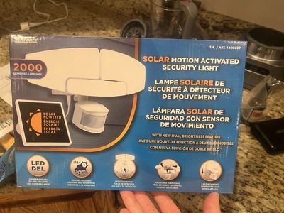 Solar motion activated security light new in box