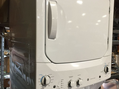New GE Washer/Gas Dryer Combo Unit - Scratch and Dent