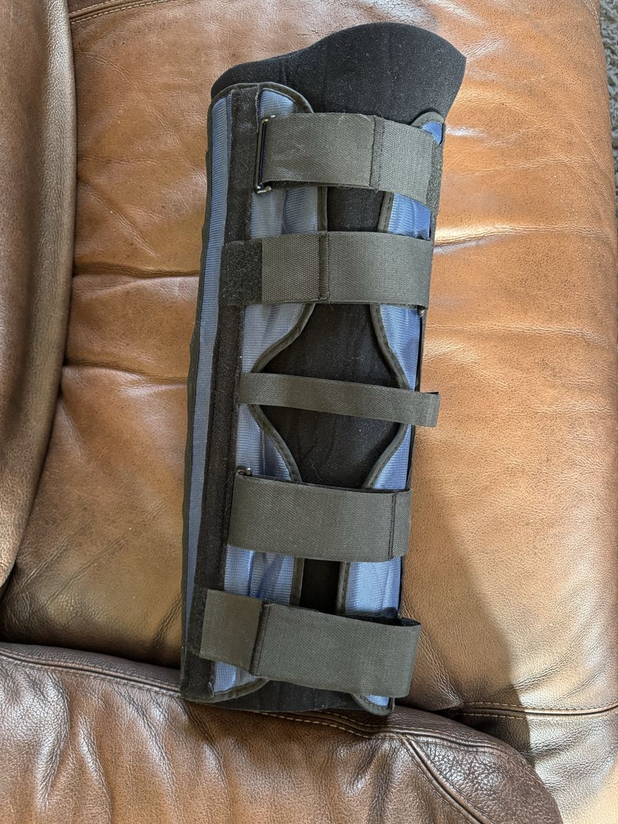 MINT Knee Immobilizer Leg Brace Support Blue and Black Used Good