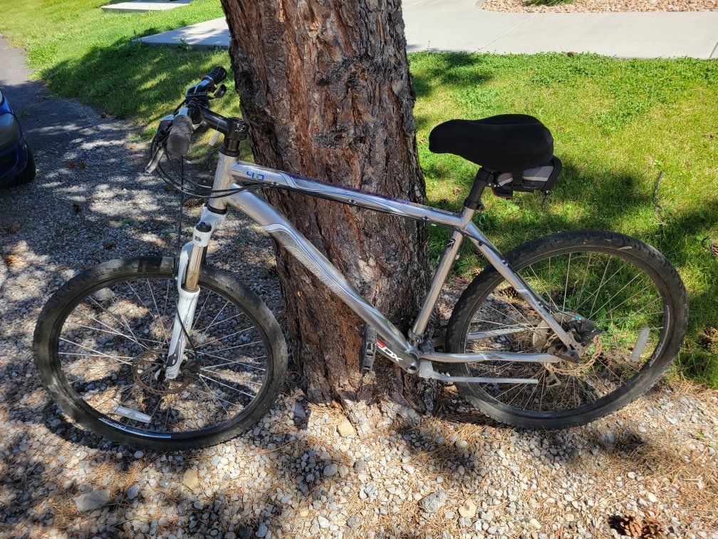 PREOWNED RALEIGH TALUS 4.0 MOUNTAIN BIKE (very lightweight aluminum frame)