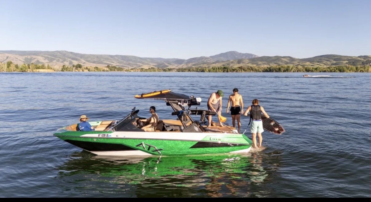 2022 ATX 22 Type-S Surf Boat Rental (Captain Included)