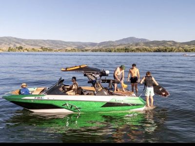 2022 ATX 22 Type-S Surf Boat Rental (Captain Included)