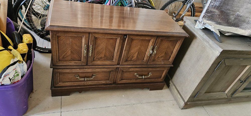 Vintage Lane Cedar Chest with Bottom Drawer