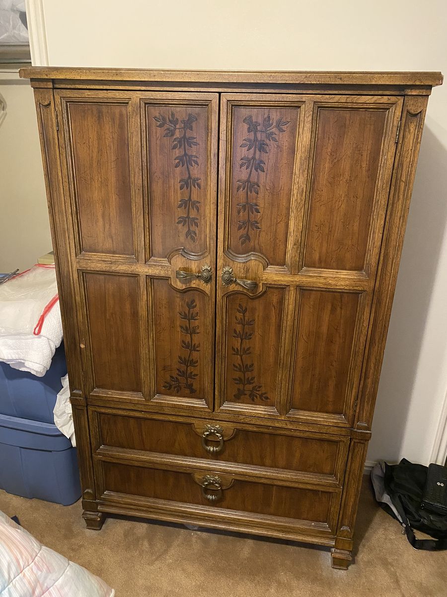 Complete Queen Bedroom Set of Furniture