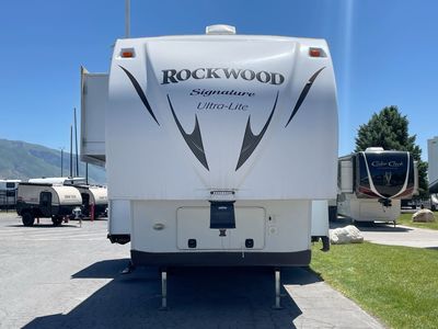 2014 FOREST RIVER ROCKWOOD SIGNATURE ULTRA LITE 8289WS