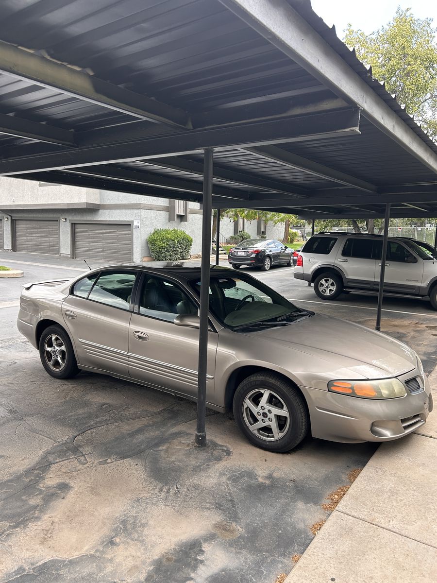 2004 Pontiac Bonneville SE