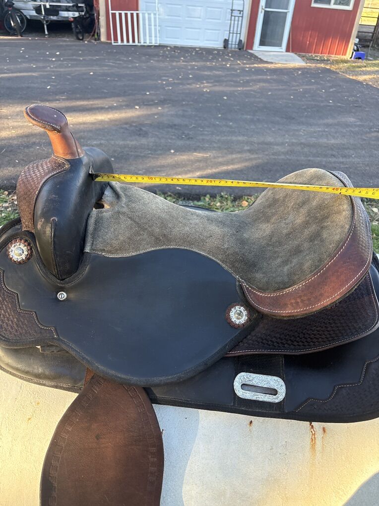 16 Inch Synthetic Saddle