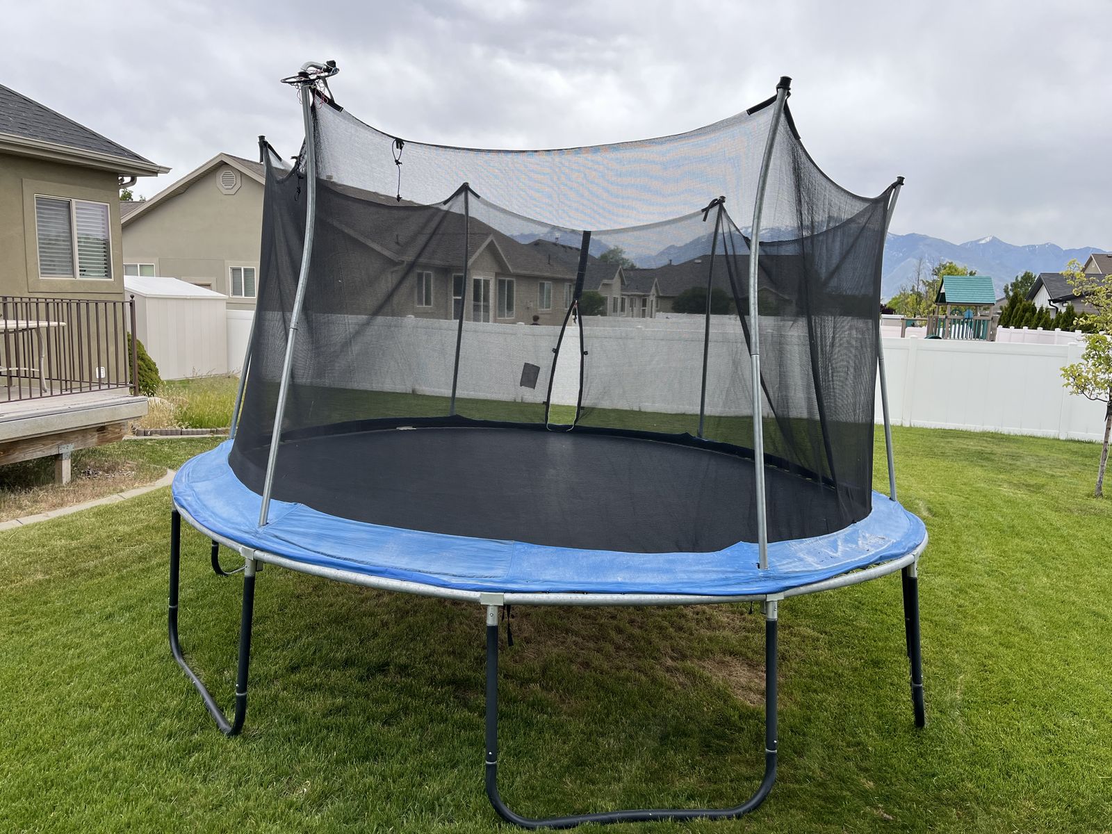 14' Propel Trampoline with Safety Enclosure Enclosure & Manual
