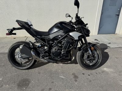 2025 Kawasaki Z900 ABS Galaxy Silver/Metallic Spar