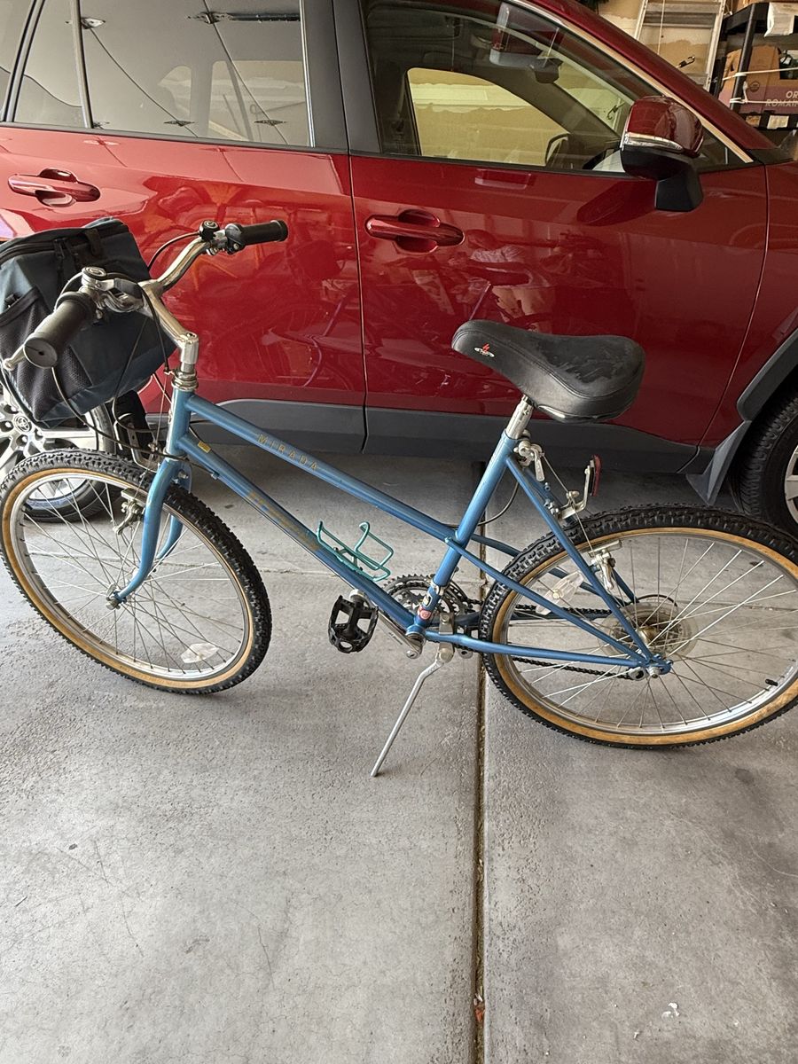 Schwinn Mirada Light Blue Vintage Bike with Front Basket and Water Bottle Holder