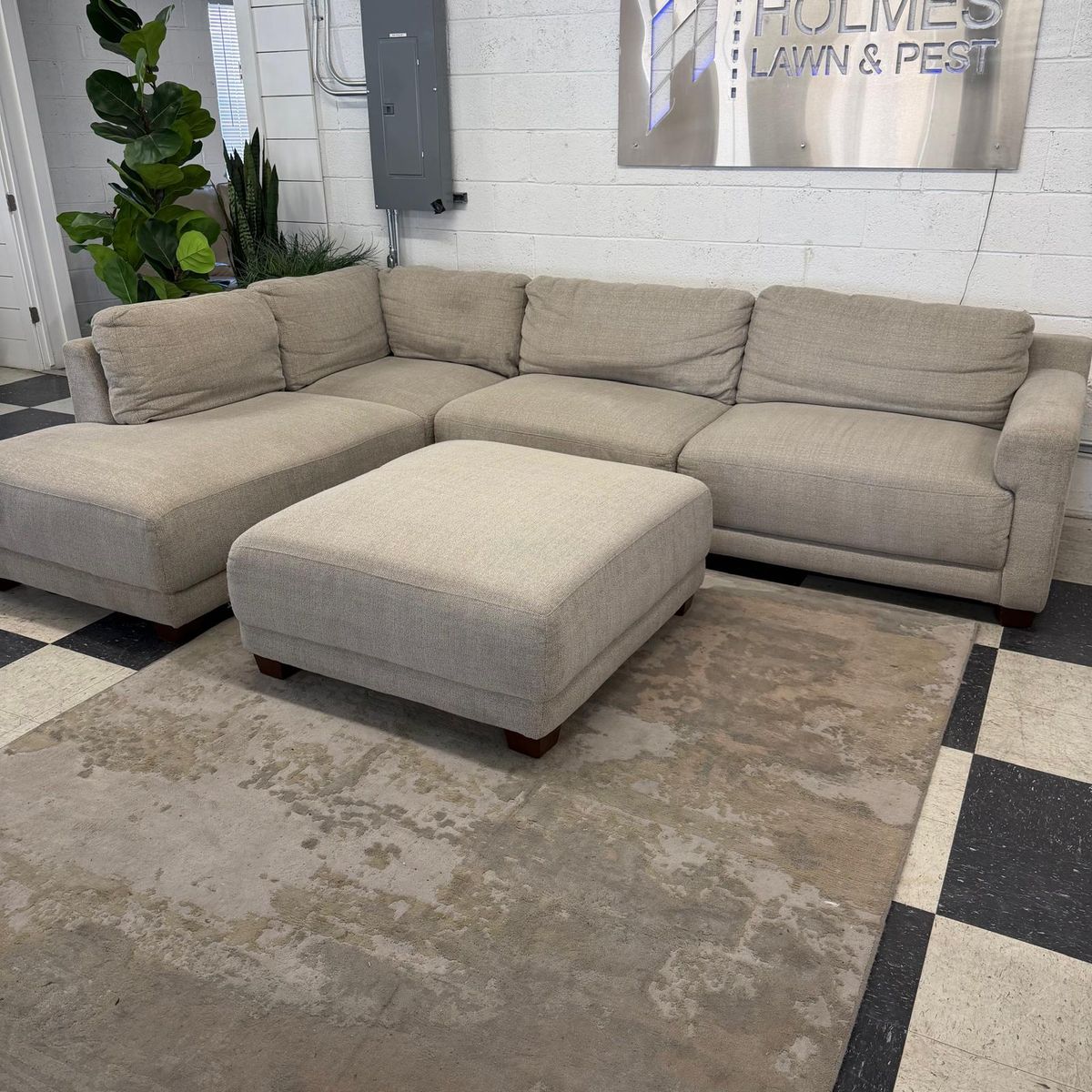 COSTCO RAYLIN FABRIC SECTIONAL W/ OTTOMAN, BEIGE!!