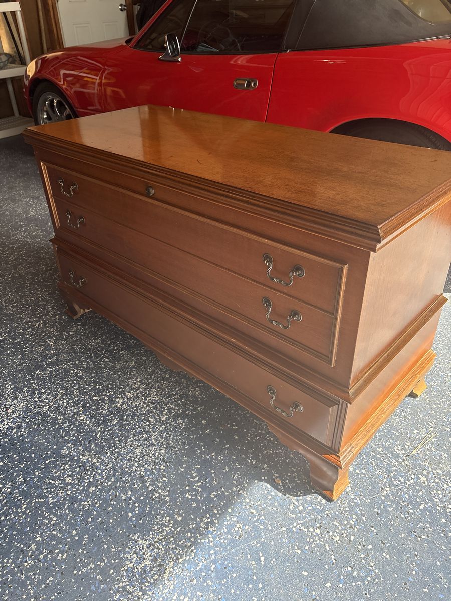 Beautiful Vintage Cavalier Furniture Cedar Chest