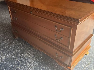 Beautiful Vintage Cavalier Furniture Cedar Chest