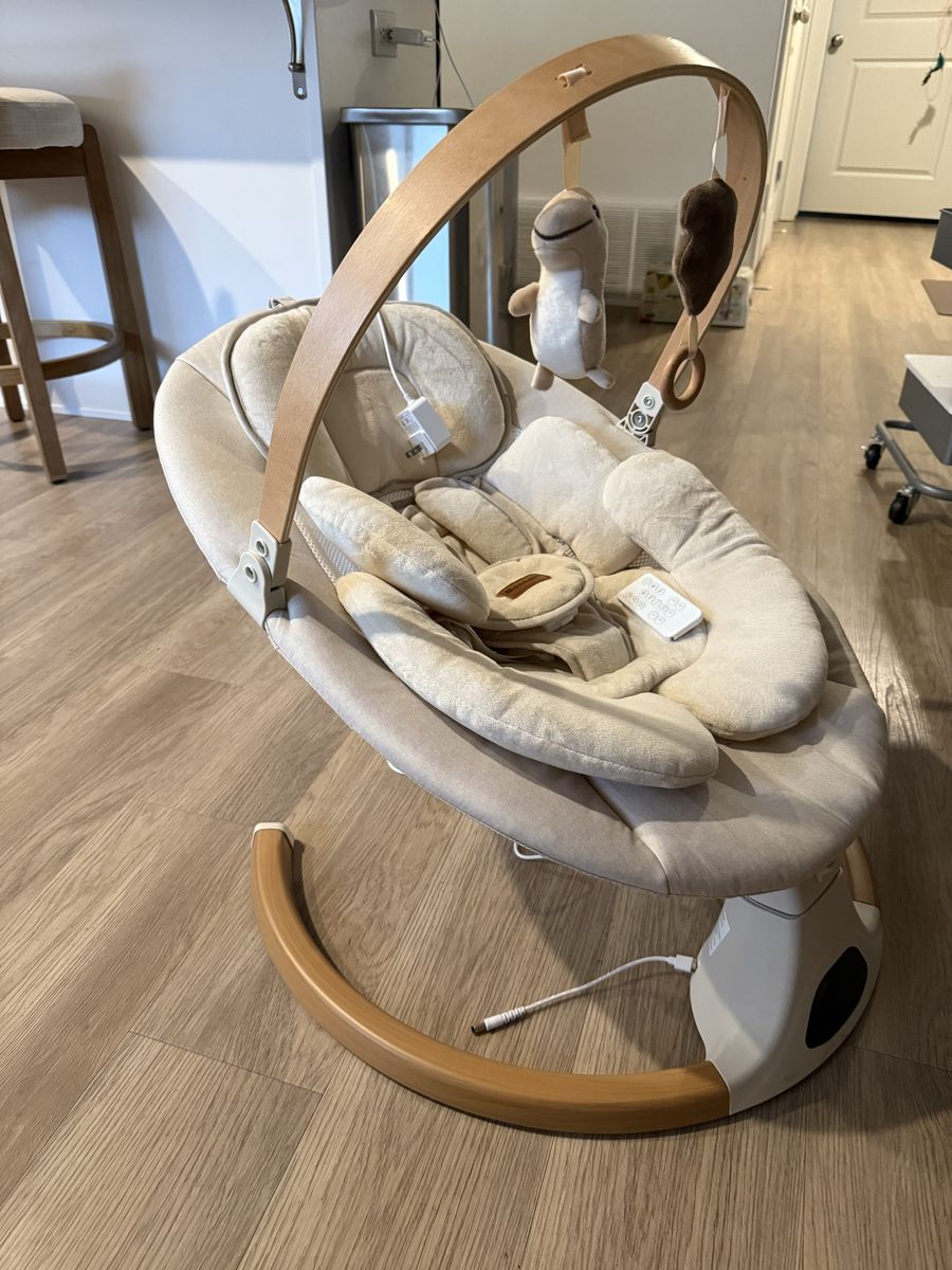 Electric baby swing