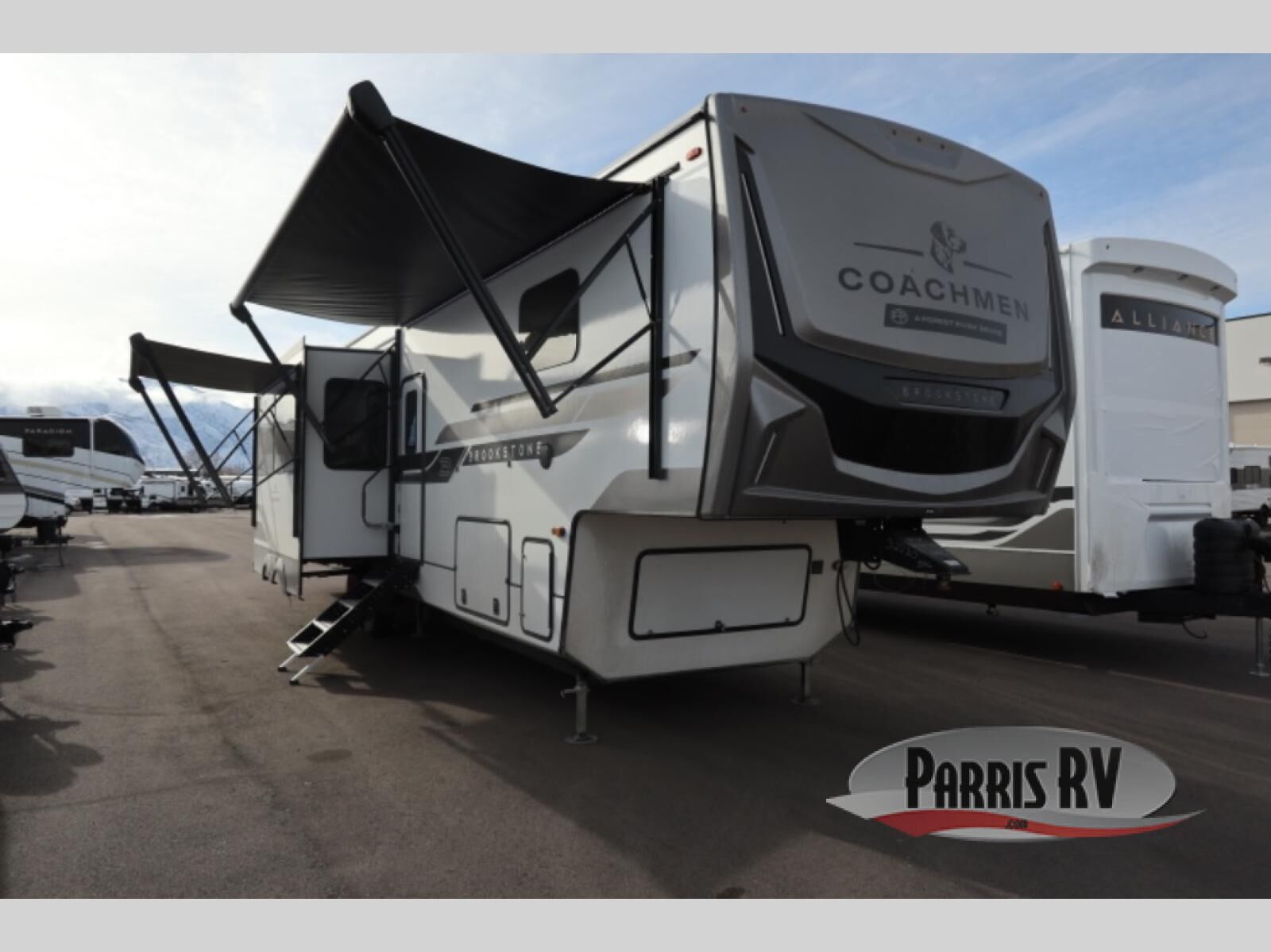 New 2025 Coachmen RV Brookstone 318RLL
