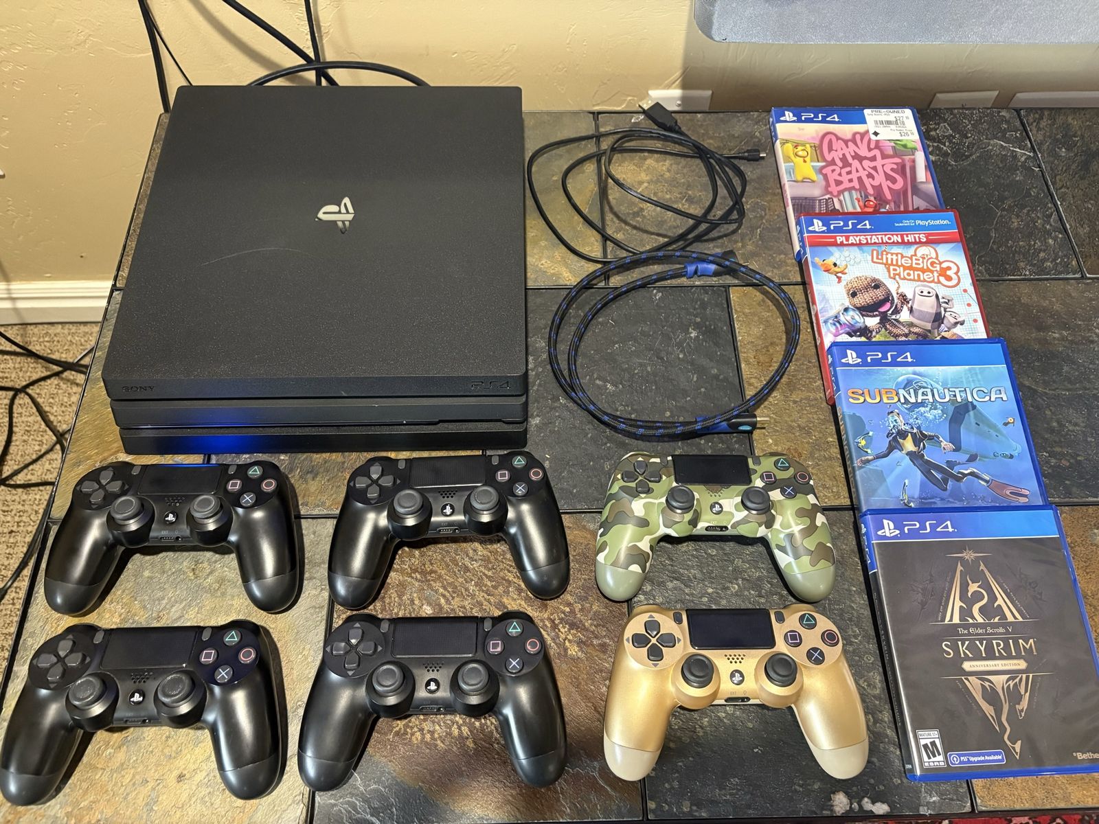 PS4 Pro (1 TB)
