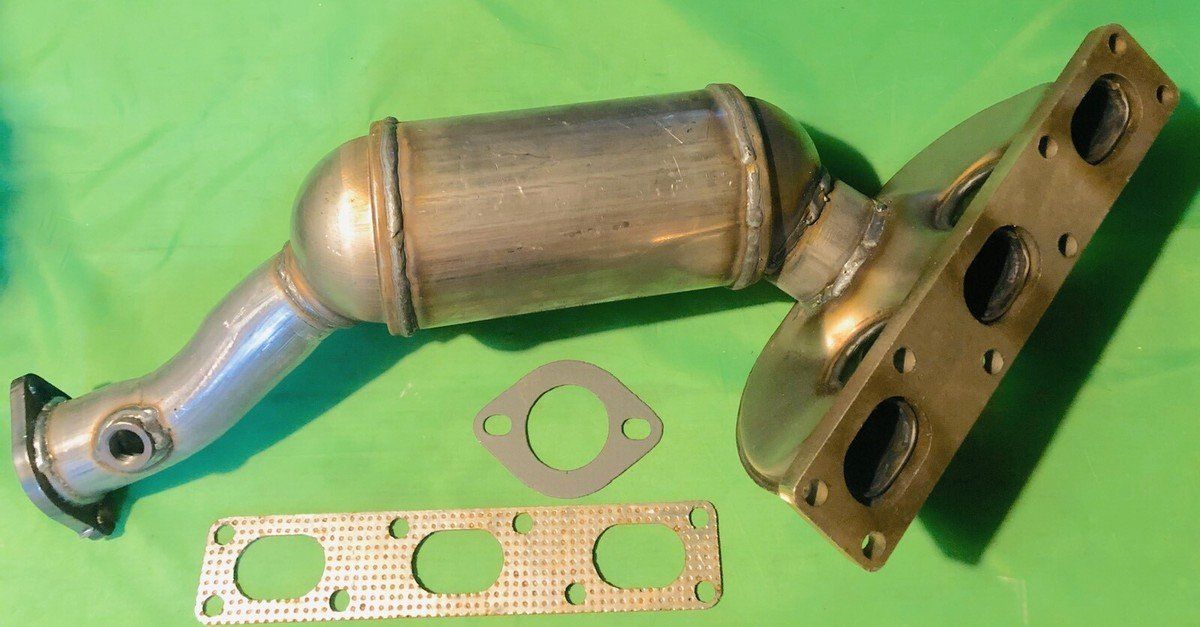 OEM/BMW Exhaust Catalytic Converter & Exhaust Manifold Assembly