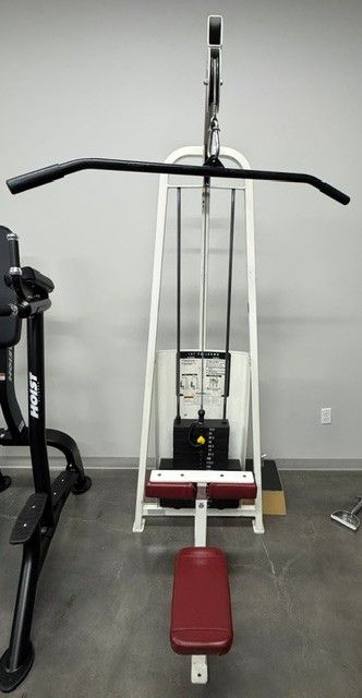 Lat Pulldown Machine