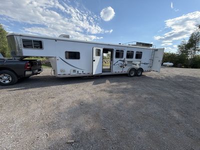 2004 Logan Coach LQ 4 horse trailer
