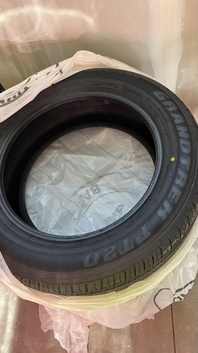 225/60R18 Dunlop Grandtrek PT20 Tires Set of 4
