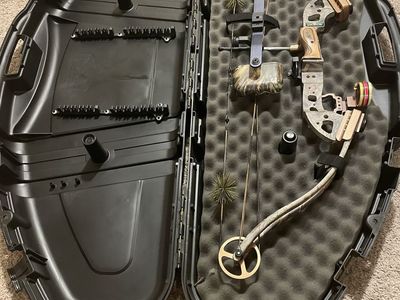 Camo Bear Compound Bow w/ Sight