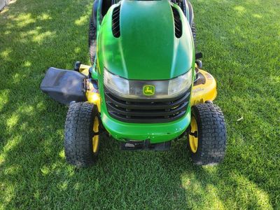 John Deere 42-inch 22HP Briggs & Stratton Hydrostatic Lawn Tractor Riding Mower