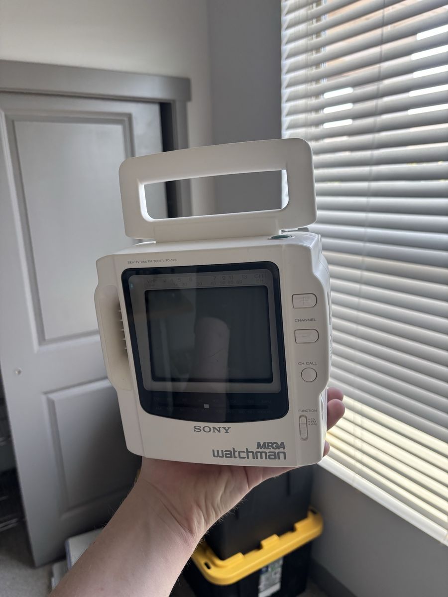 Sony Mega Watchman FD-21A Portable 2.2" B/W TV/AM/FM Tuner - Vintage Retro Television