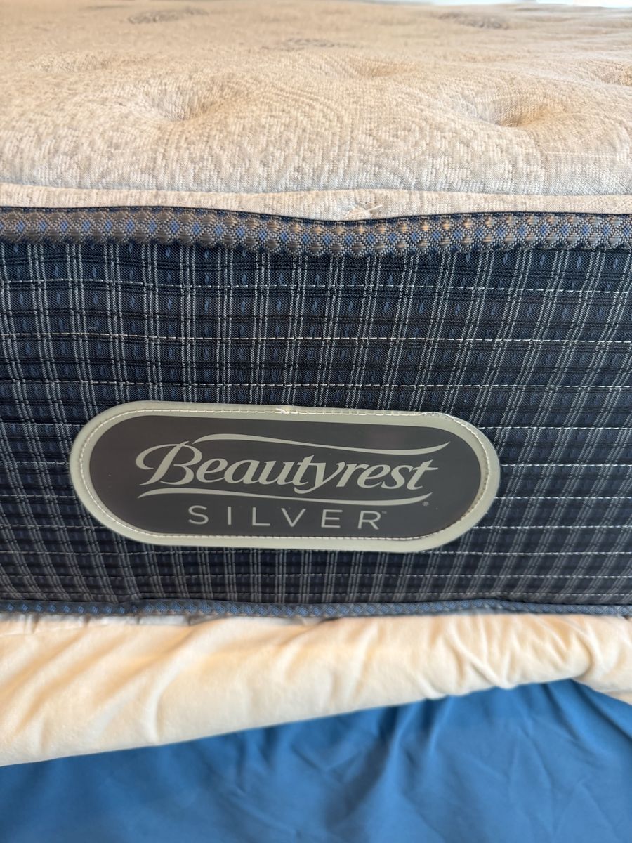 Beautyrest Silver King Mattress (76in x 79.5in) Innerspring