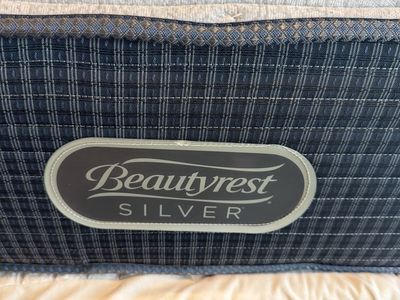Beautyrest Silver King Mattress (76in x 79.5in) Innerspring