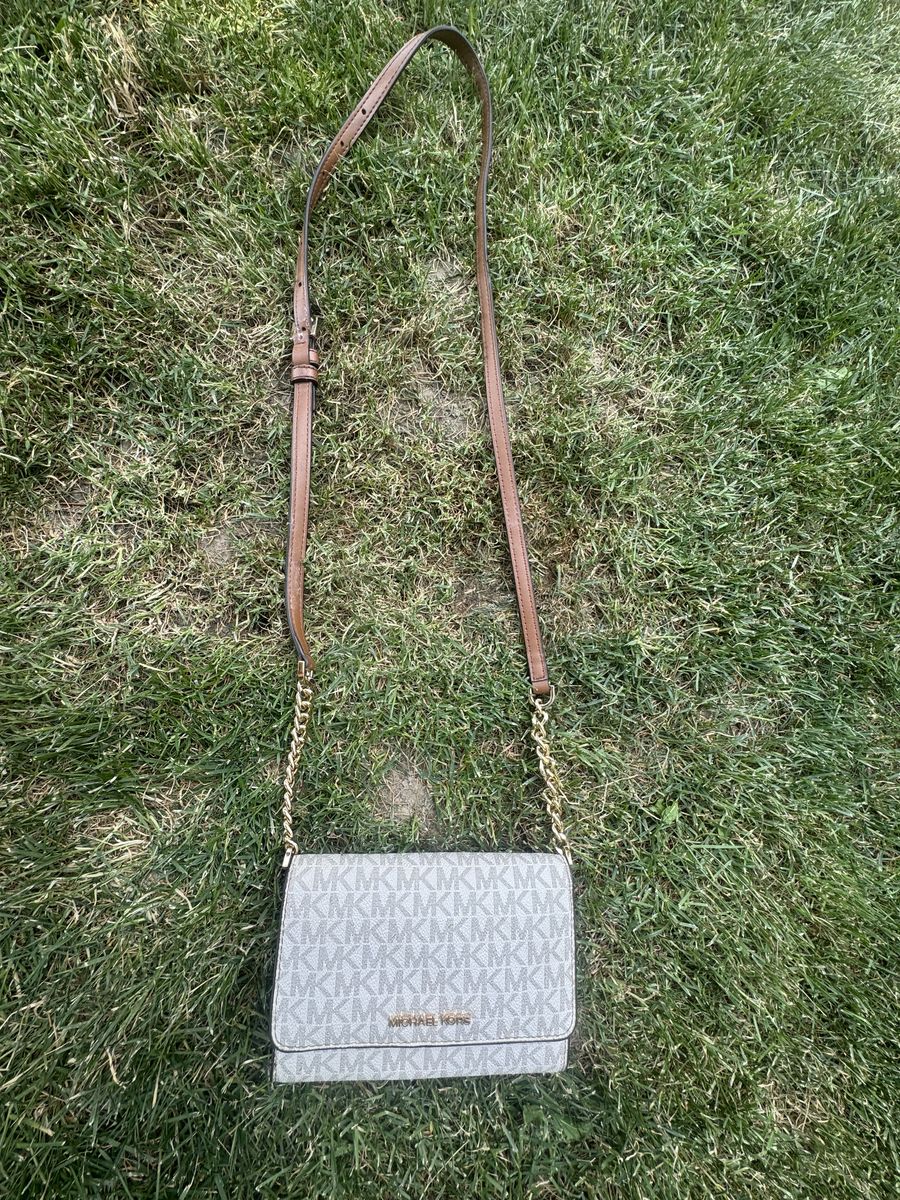 Michael Kors Crossbody Wallet