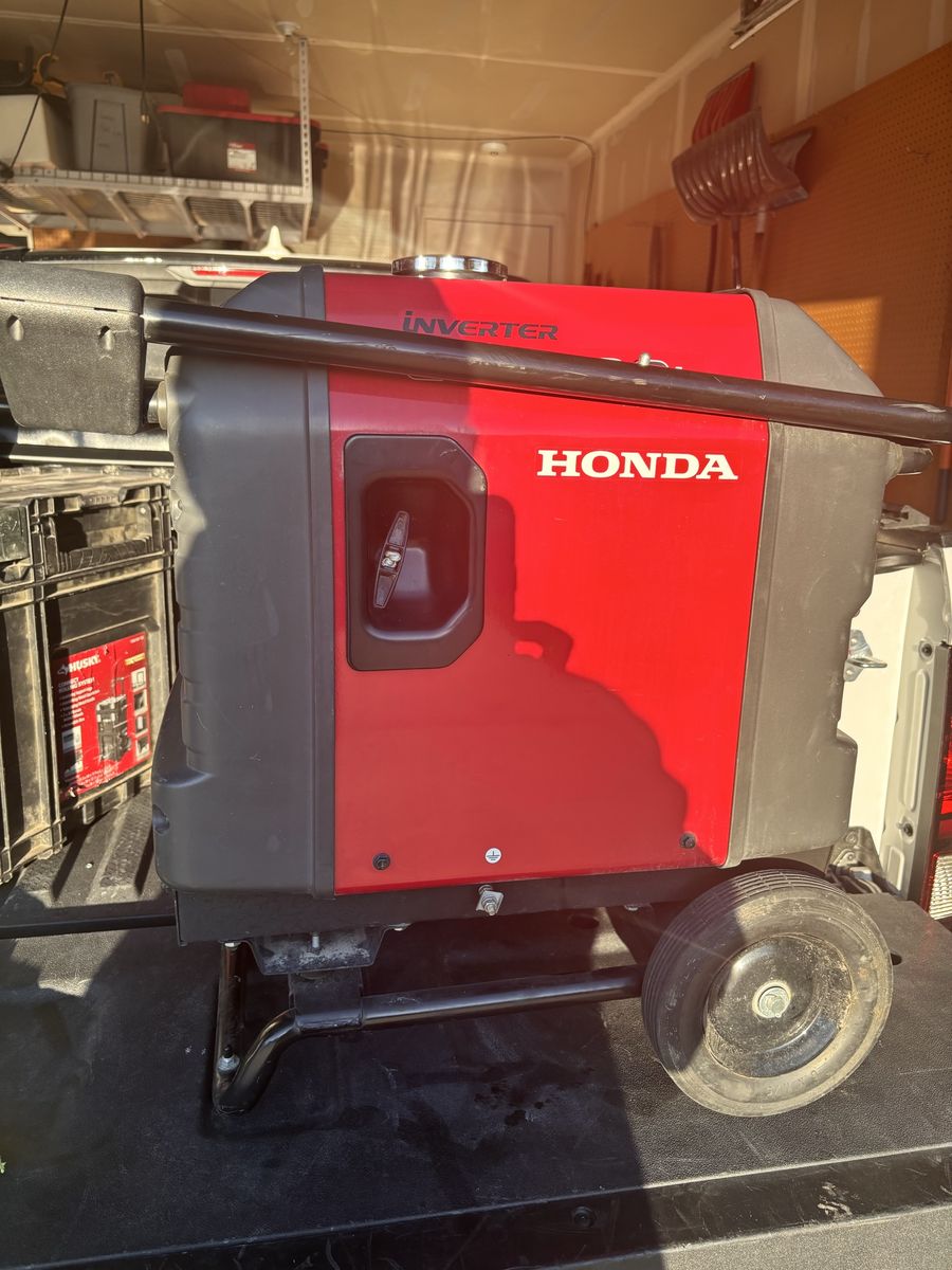 Sweet Honda eu3000is generator/inverter