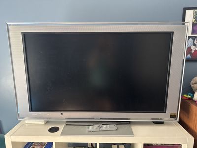 Sony Bravia KDL-52XBR2 52” Full HD 1080p LCD TV with Remote & Stand - Excellent Condition