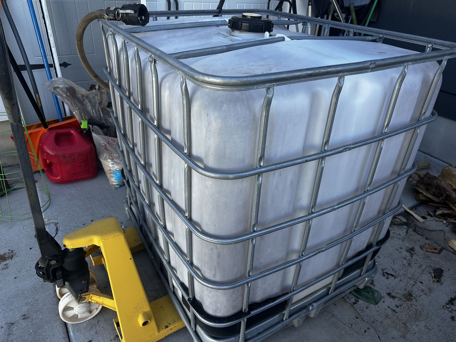 Large Industrial IBC Tote Tank w/ Cage - Used Water/Chemical Storage