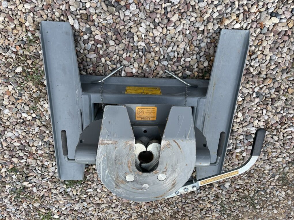 B & W Compinion Hitch